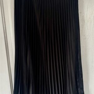 H&M Black Pleated Midi Skirt